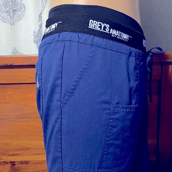 Women’s Grays Anatomy Active Medium Navy Blue medical scrub shirt and pants - Picture 11 of 14